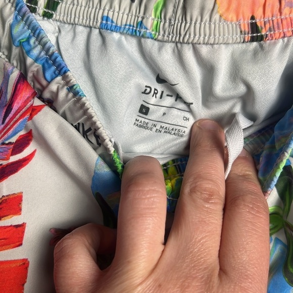 Nike Dri Fit Shorts Womens Small Tempo Tropical Parrot Running Athletic Lined - Picture 4 of 5